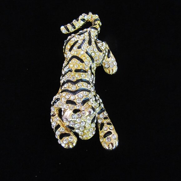 Vintage large rhinestone tiger brooch with black enamel in gold tone setting - Picture 3 of 10